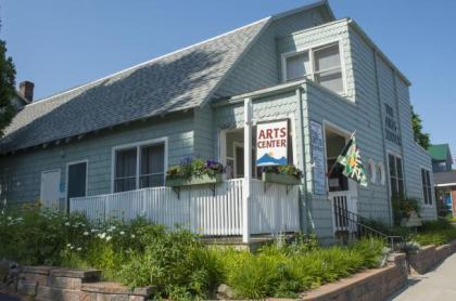 An outdoor photo of the Adirondack Lakes Center for the Arts Building