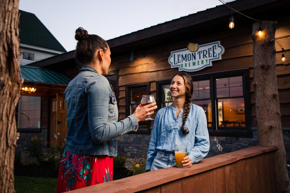 two women talk over drinks at the Lemon Tree Brewery.