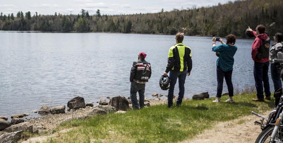 It's always nice to stop & chat with other riders along the way!