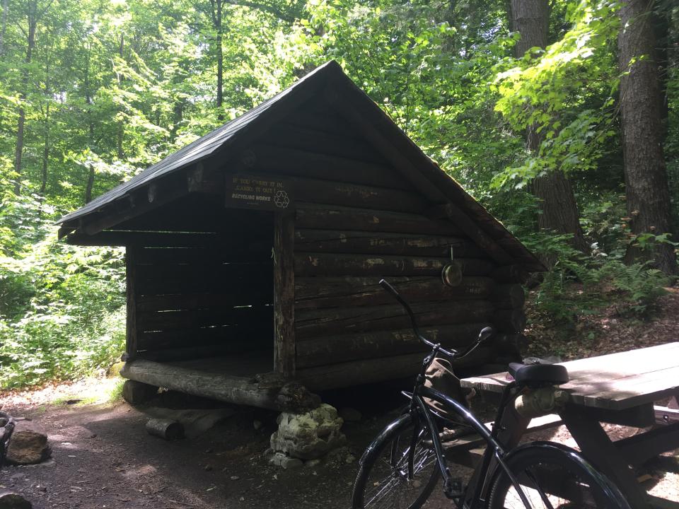 Dunning lean-to on Eighth Lake.