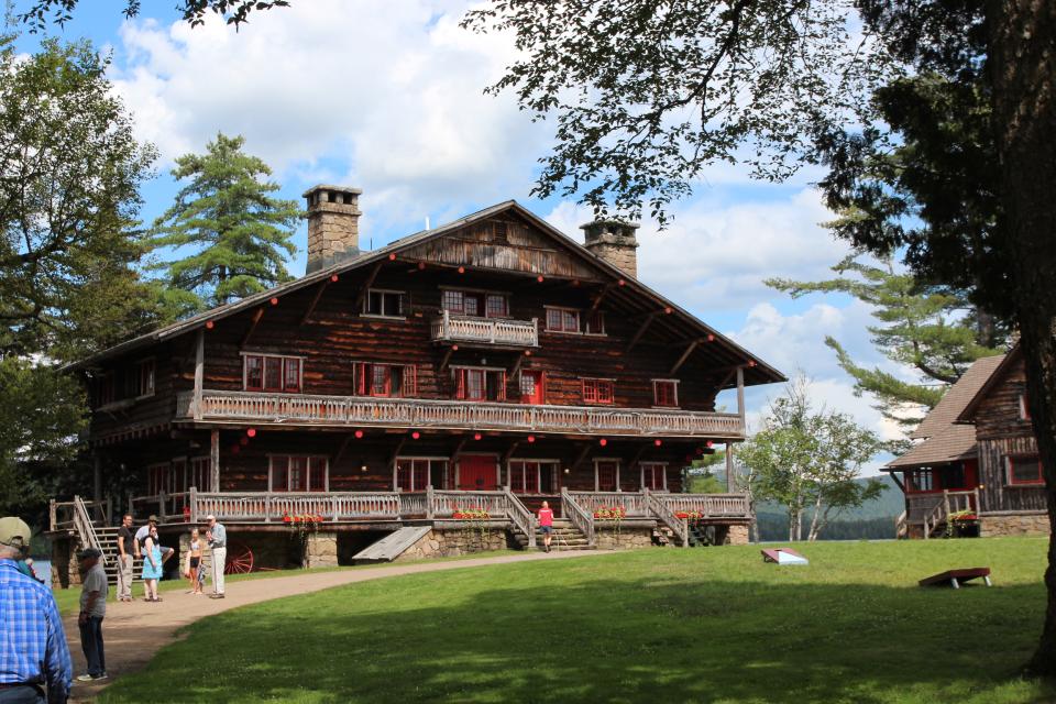 The extraordinary main lodge.