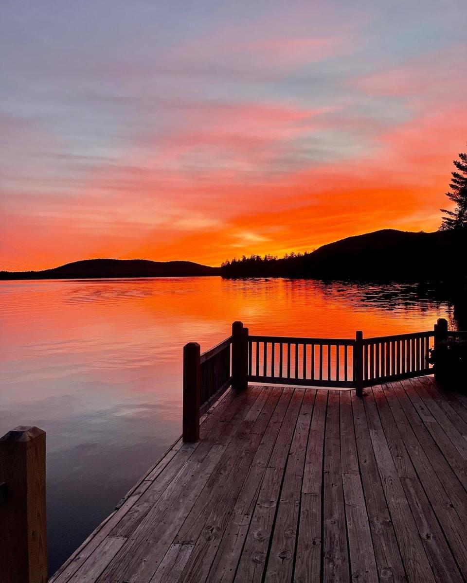 A red sunset on the lake