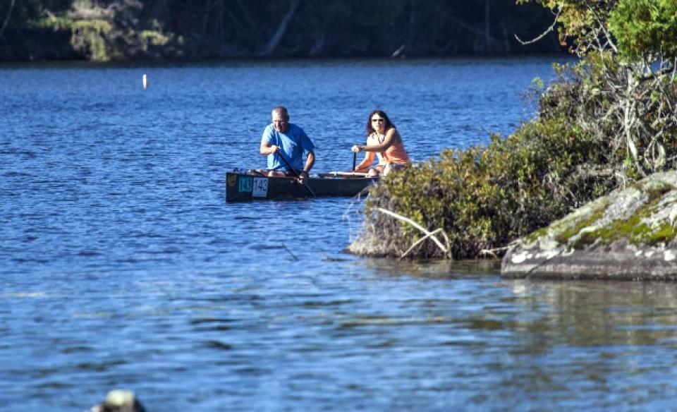 Rounding the bend in a dual paddler canoe