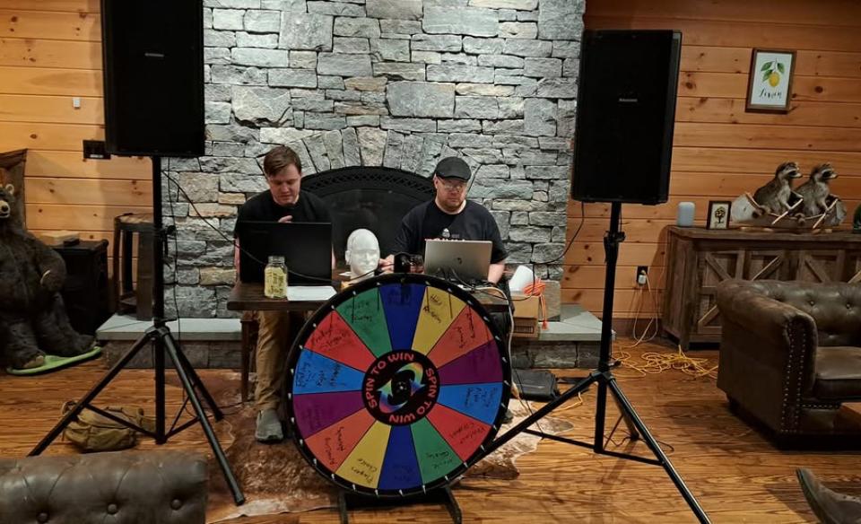 A photo of the trivia hosts dackland entertainment at the Lemon Tree Brewery