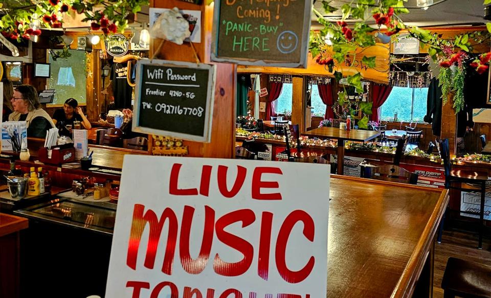 A live Music sign on the bar at the oxbow