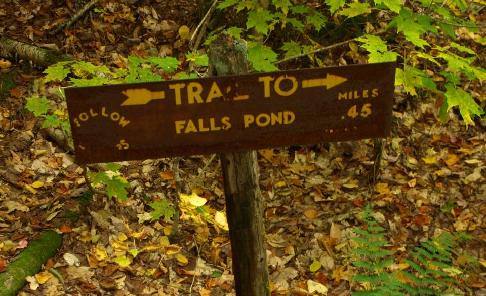 A sign pointing to Falls Pond