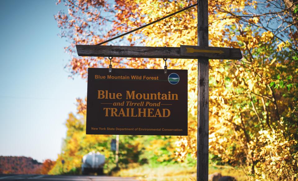 A sign for the Blue Mountain trailhead