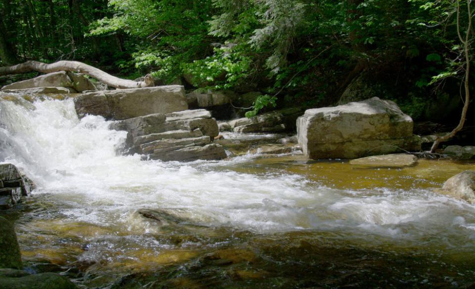 A view of the wonderful rock features at West Stony Creek Falls.