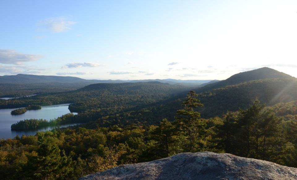 A wide view of a lake and mountains from Castle Rock